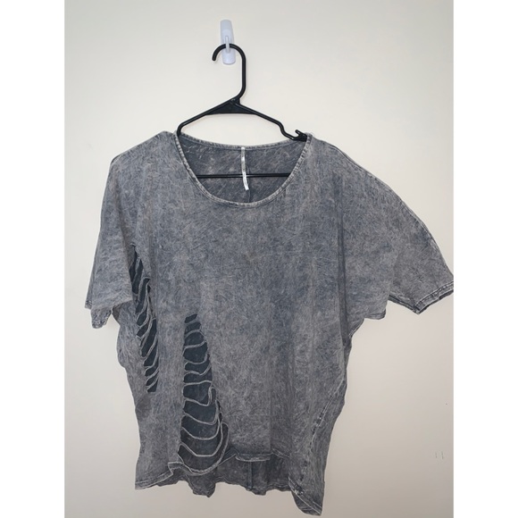 Distressed T-shirt - Picture 1 of 2